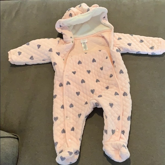 Pink snowsuit with gray hearts size 9 months - Picture 1 of 4